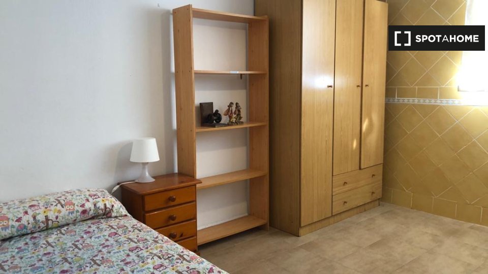 Double room Madrid, 11 beds, 300m² — photo 25