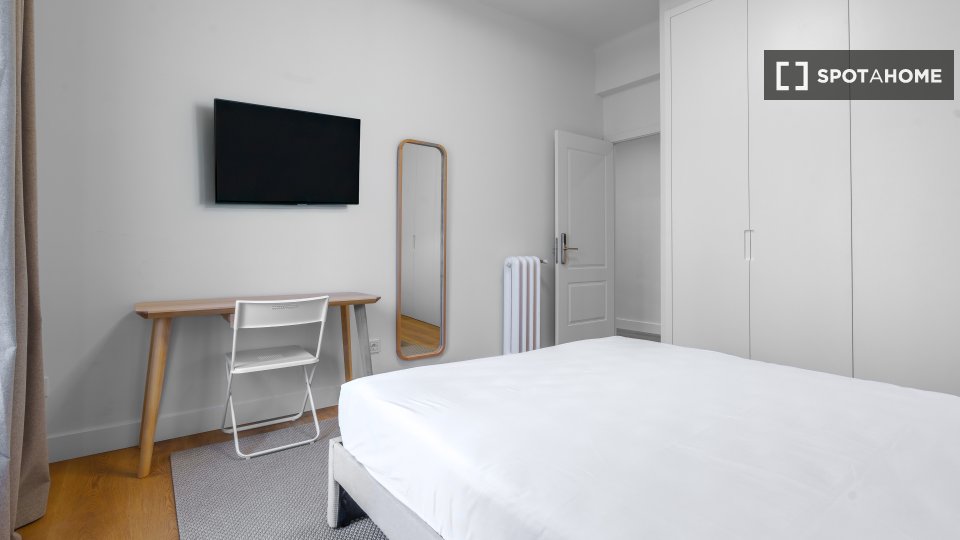 Habitación en piso de 4 dormitorios en alquiler en Gros, San Sebastián