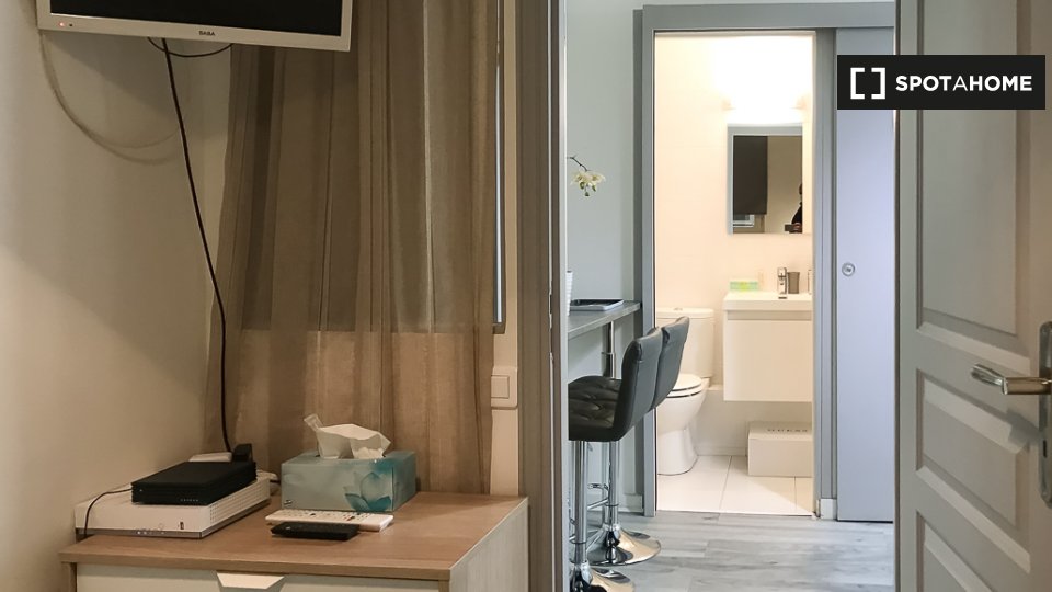 Apartment Paris, 1 bed, 18m² — photo 11