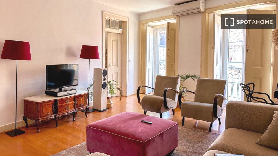 Apartment Lisbon, 2 beds, 100m² — photo 19