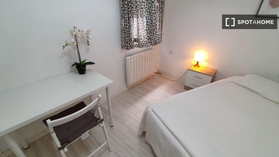 Double room Madrid, 4 beds — photo 15