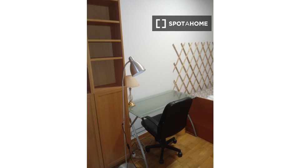 Double room Lisbon, 4 beds, 12m² — photo 5