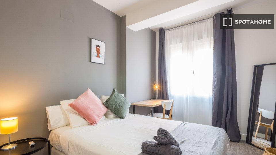 Double room Madrid, 5 beds, 98m² — photo 9