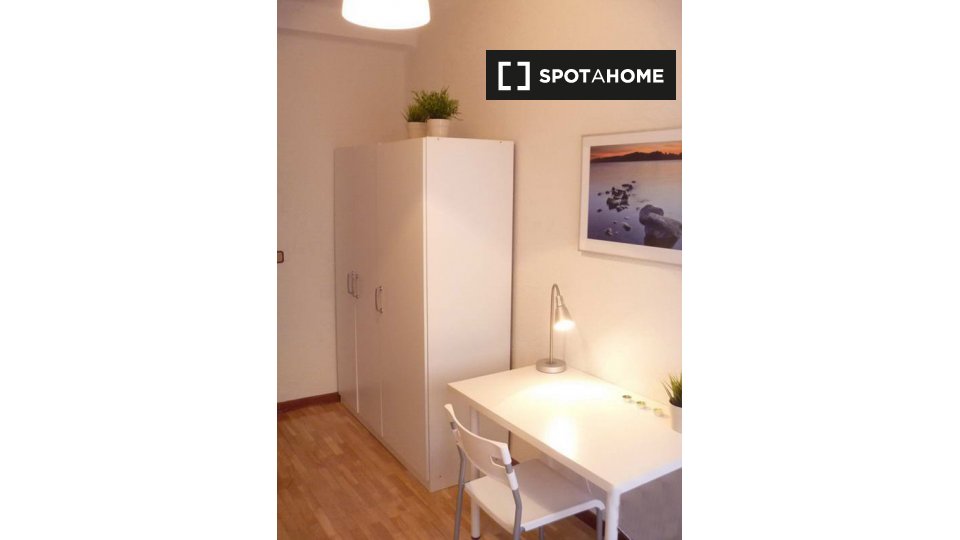 Double room Madrid, 3 beds — photo 12