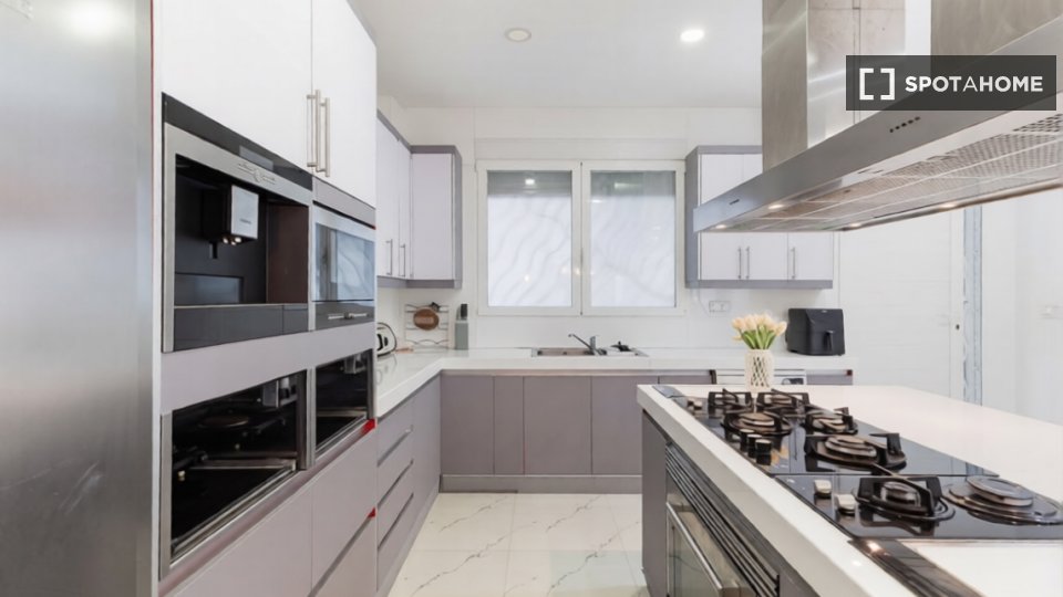 Apartment Valencia, 3 beds, 250m² — photo 15