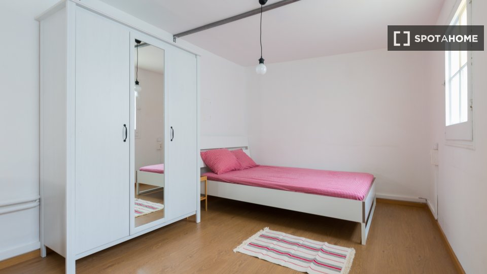 Double room Barcelona, 9 beds, 175m² — photo 1