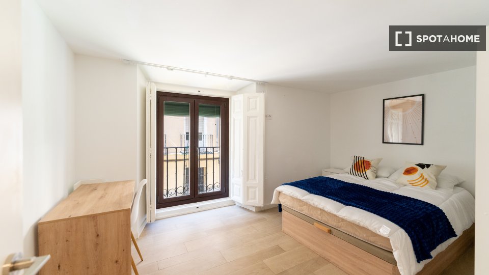 Double room Madrid, 6 beds — photo 47
