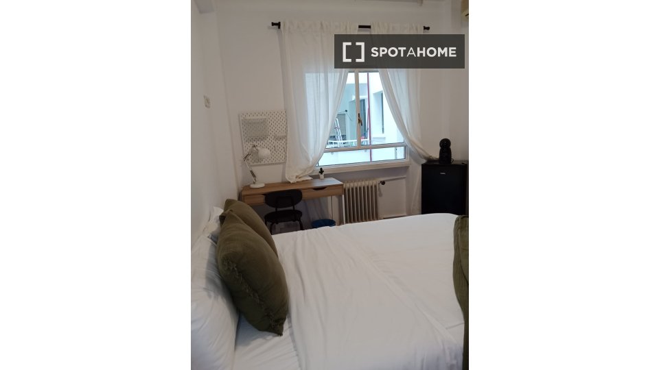 Double room Madrid, 5 beds — photo 4