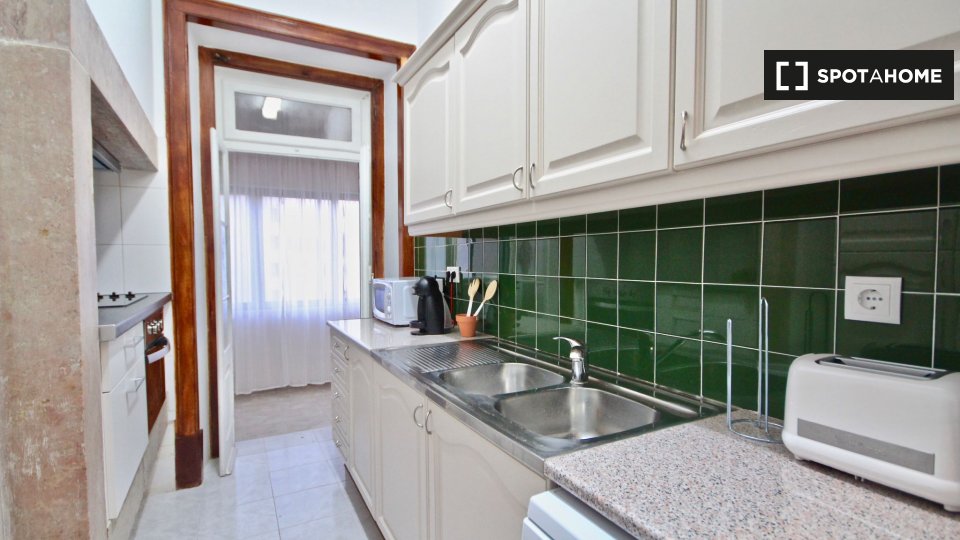 Apartment Lisbon, 4 beds — photo 8