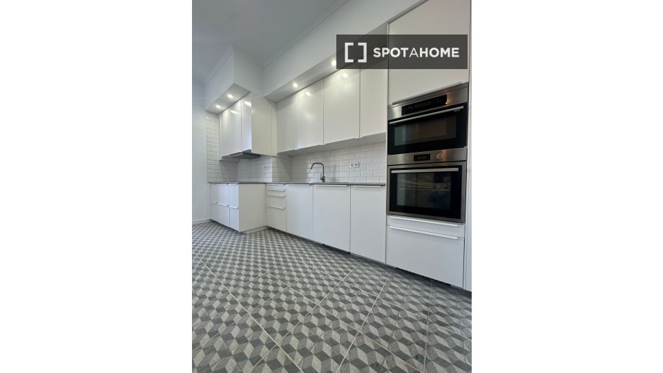 Double room Lisbon, 6 beds, 160m² — photo 2