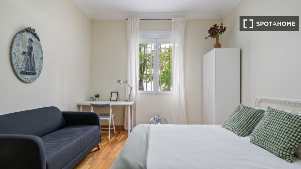 Double room Madrid, 6 beds, 190m² — photo 2