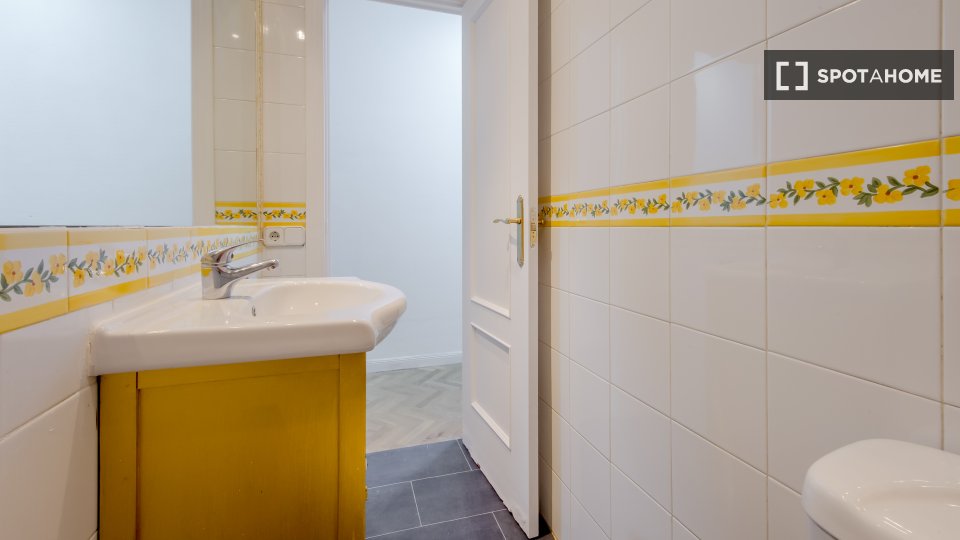 Double room Madrid, 8 beds, 200m² — photo 30