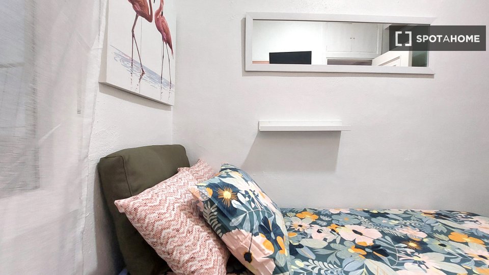Double room Madrid, 4 beds, 61m² — photo 1