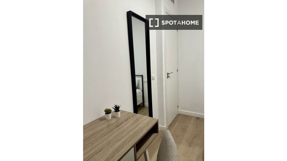 Double room Barcelona, 4 beds, 70m² — photo 22