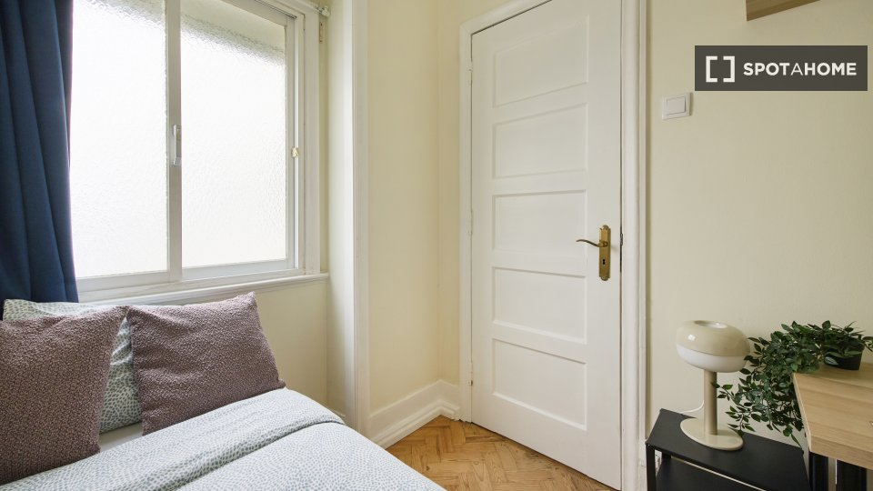 Double room Lisbon, 10 beds — photo 42