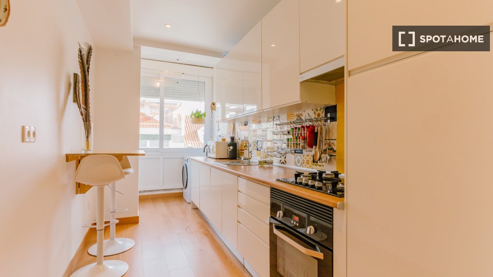 Apartment Lisbon, 2 beds, 80m² — photo 3