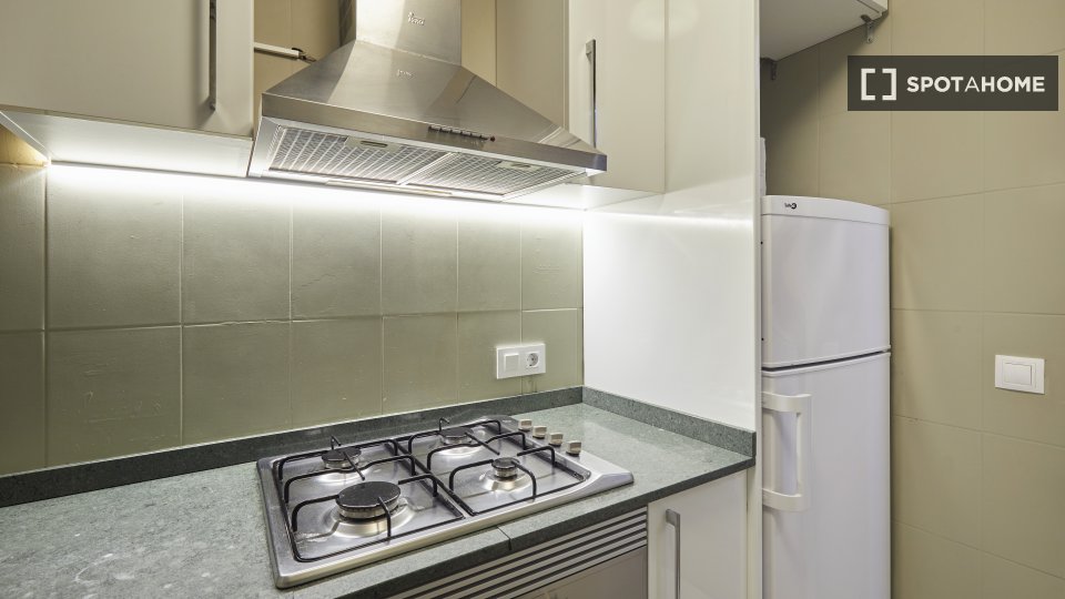 Apartment Barcelona, 3 beds, 71m² — photo 3