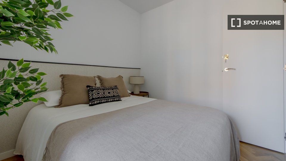 Double room Madrid, 6 beds, 150m² — photo 23