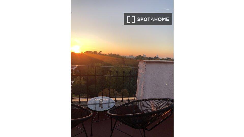 Double room Madrid, 3 beds, 60m² — photo 4