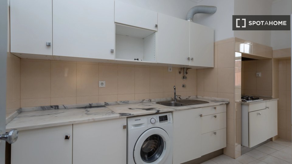 Double room Lisbon, 5 beds — photo 9
