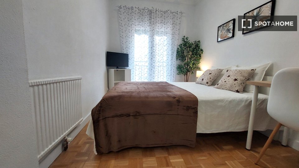 Double room Madrid, 4 beds, 61m² — photo 11