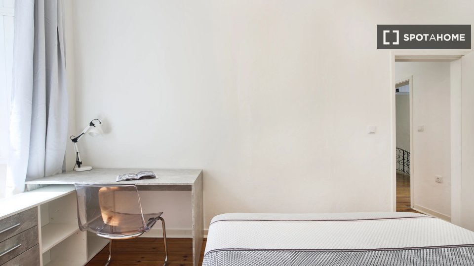 Double room Lisbon, 13 beds — photo 14