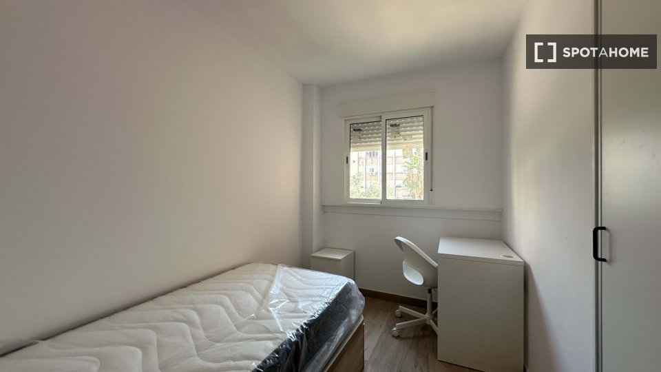 Double room Valencia, 4 beds, 74m² — photo 17