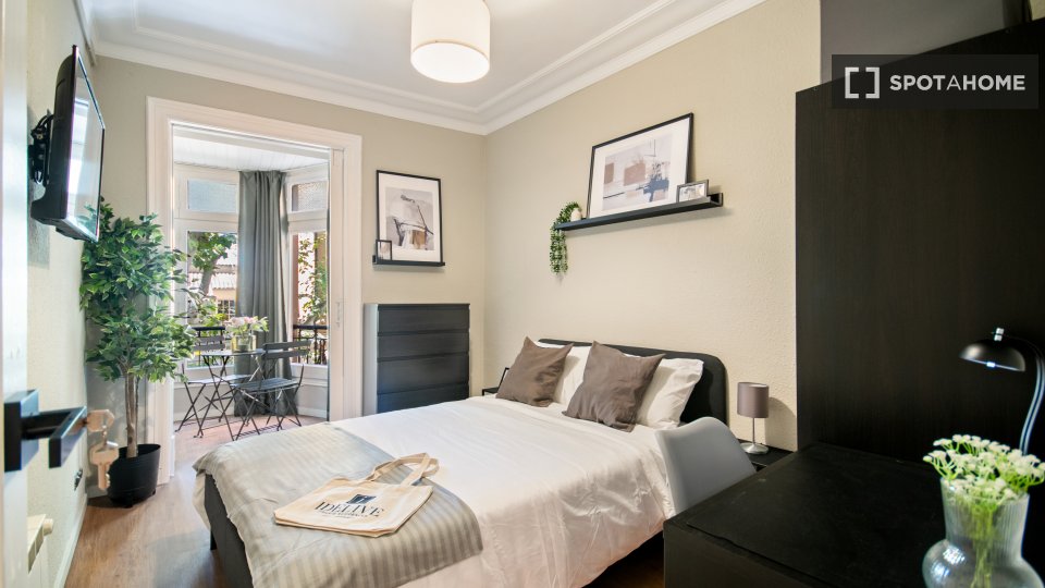 Double room Barcelona, 6 beds, 190m² — photo 10