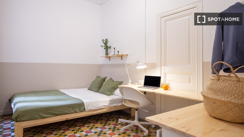 Double room Barcelona, 4 beds, 90m² — photo 8