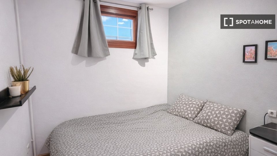 Double room Barcelona, 2 beds, 77m² — photo 5