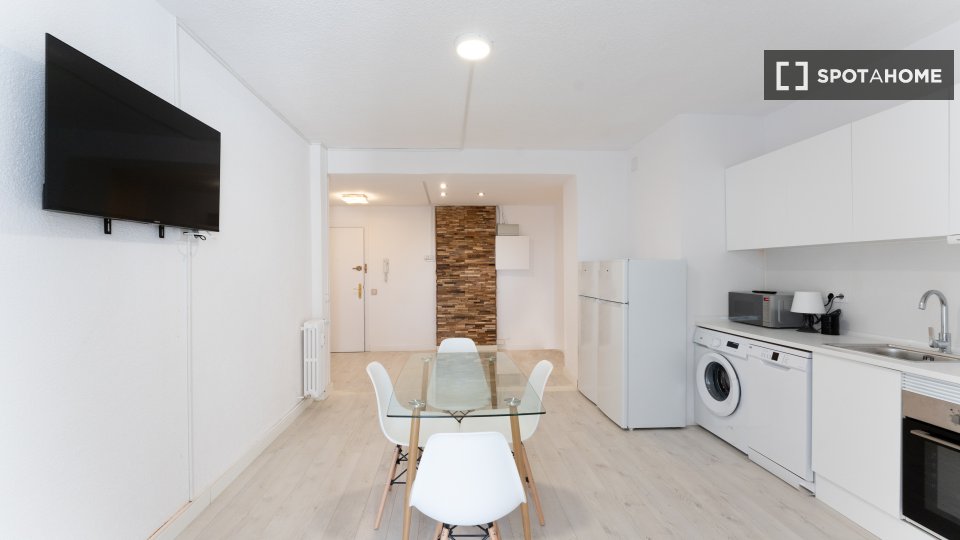 Double room Madrid, 6 beds — photo 3