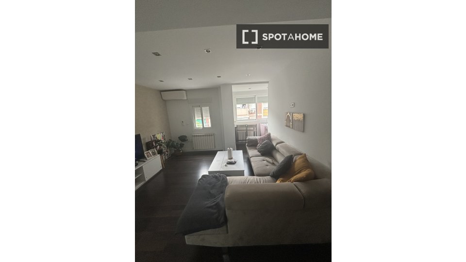 Double room Madrid, 2 beds, 75m² — photo 2