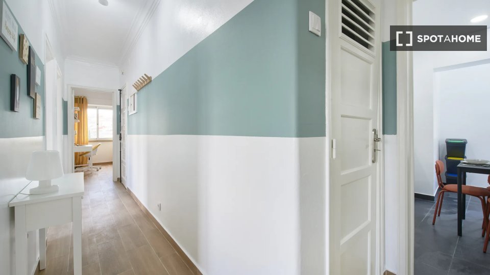 Double room Lisbon, 4 beds — photo 16