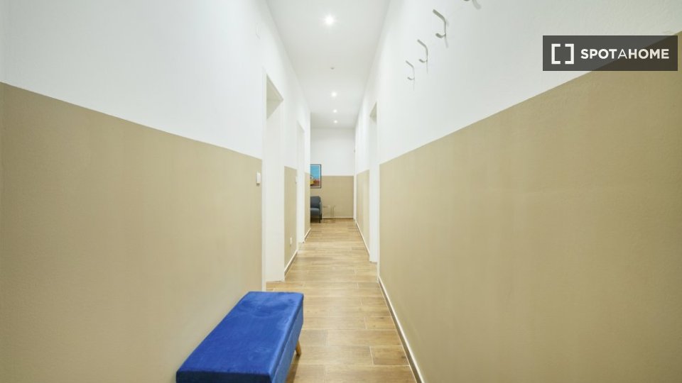 Double room Lisbon, 3 beds — photo 18