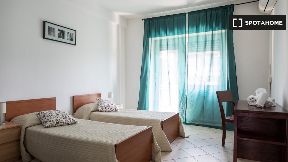 Double room Rome, 3 beds — photo 19