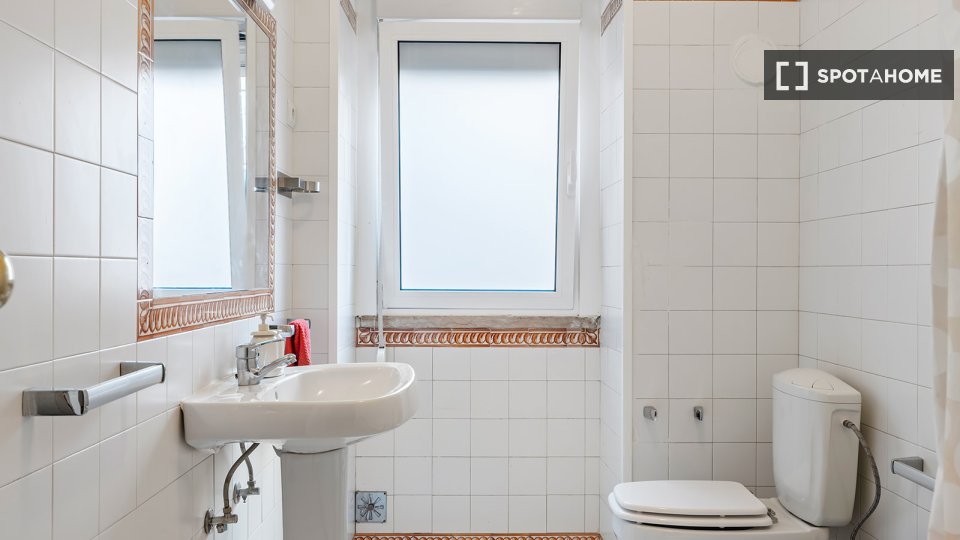 Double room Lisbon, 5 beds — photo 3
