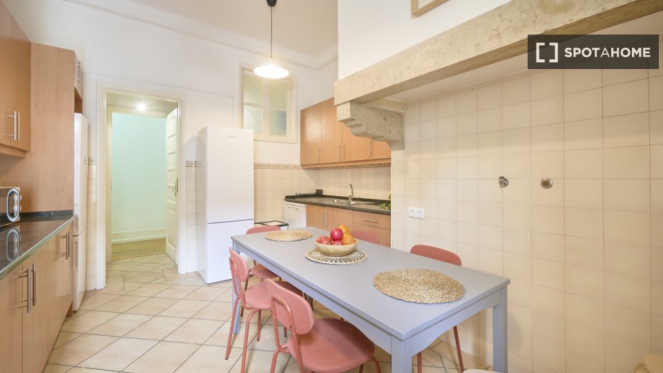 Double room Lisbon, 6 beds — photo 17
