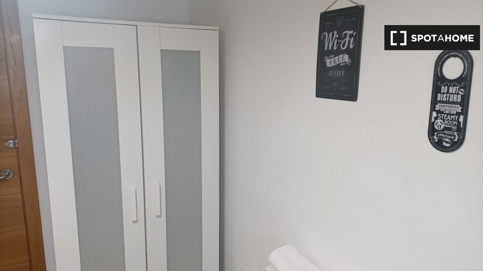 Double room Madrid, 3 beds — photo 10
