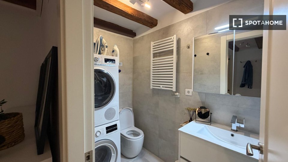 Apartment Barcelona, 1 bed, 98m² — photo 1