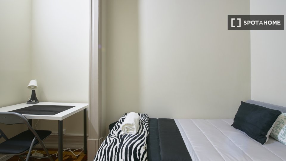 Double room Lisbon, 9 beds — photo 32