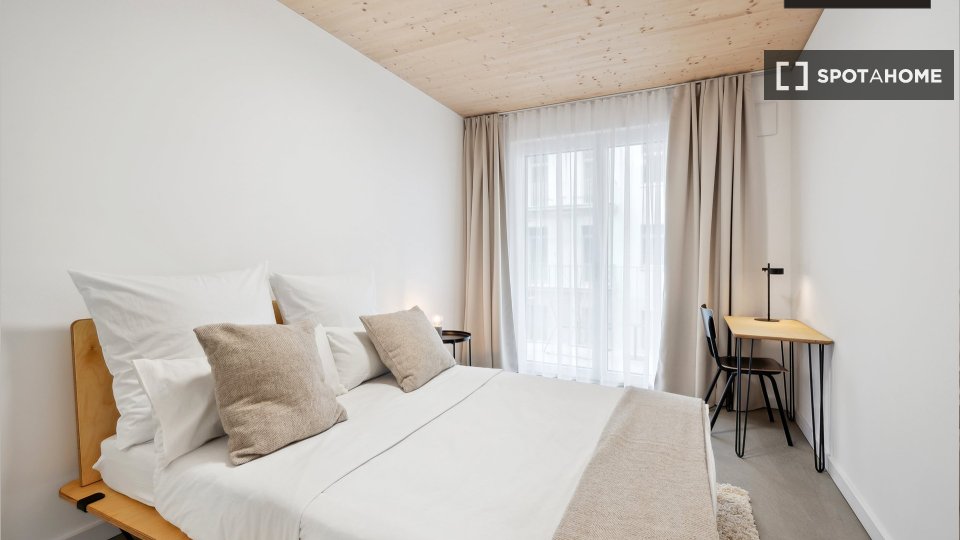 Double room Berlin, 3 beds, 69m² — photo 1