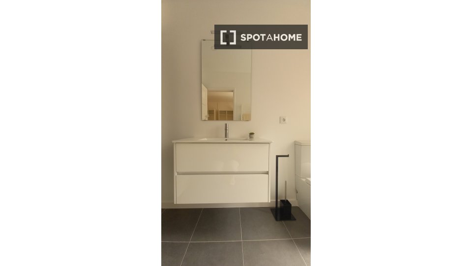 Double room Lisbon, 5 beds, 130m² — photo 19