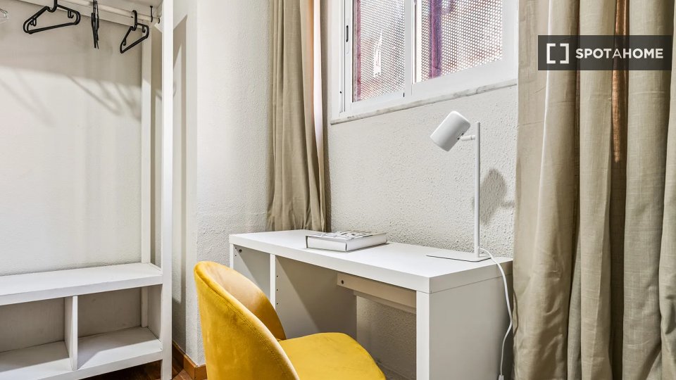 Double room Lisbon, 4 beds — photo 12