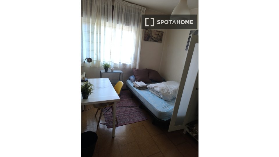 Double room Santiago_De_Compostela, 3 beds — photo 16