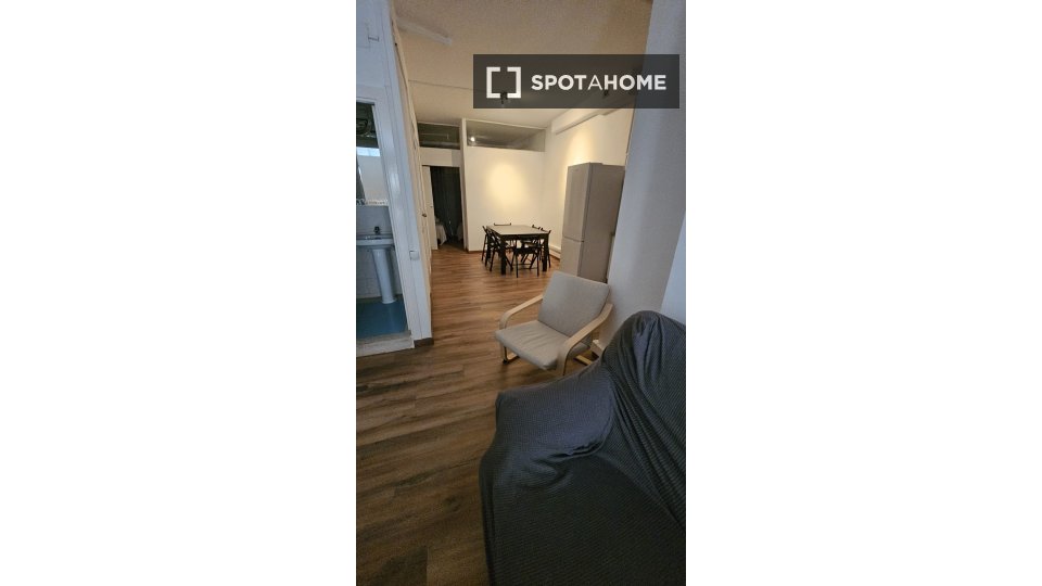 Apartment Barcelona, 5 beds, 110m² — photo 8
