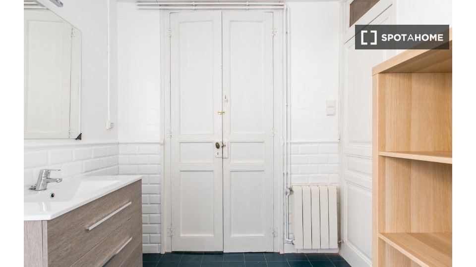 Double room Barcelona, 7 beds, 200m² — photo 1