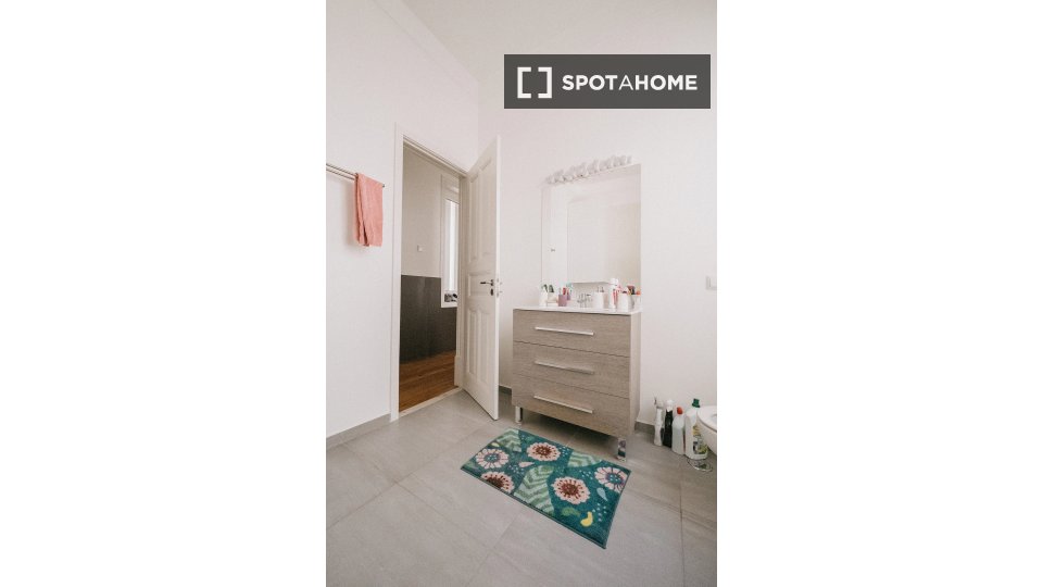 Double room Lisbon, 7 beds — photo 18