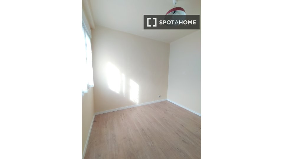 Double room Madrid, 4 beds, 85m² — photo 7