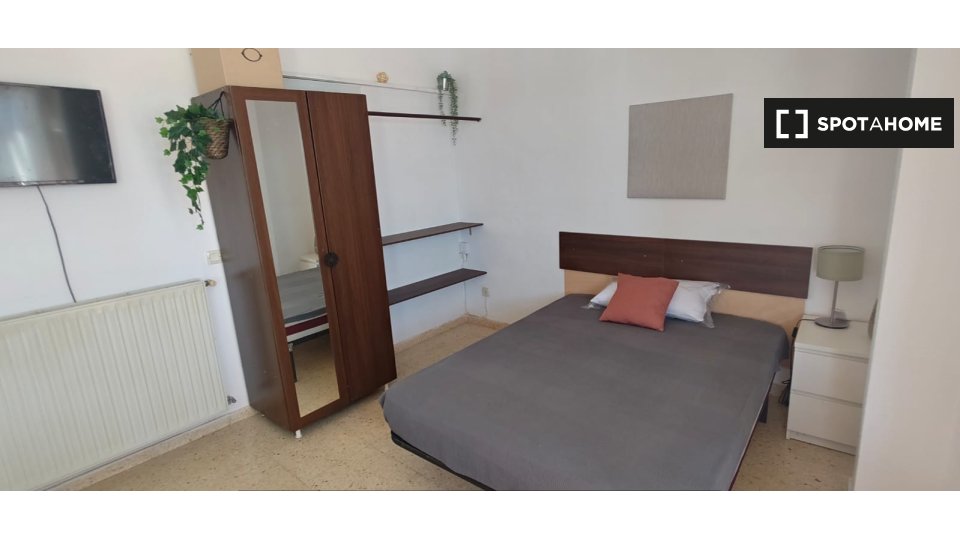 Double room Madrid, 5 beds, 80m² — photo 2