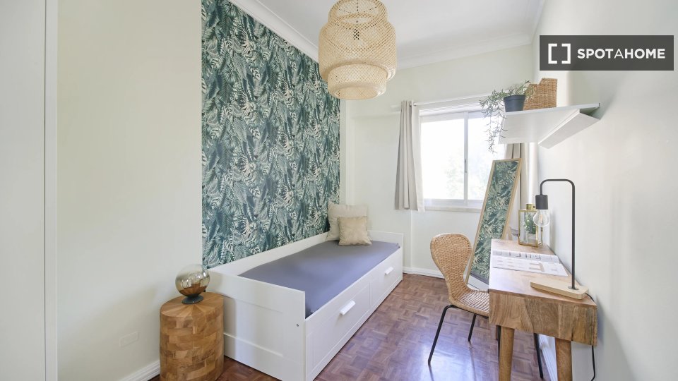 Double room Lisbon, 5 beds — photo 10